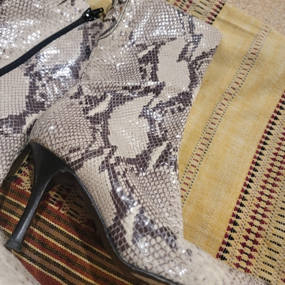 Charles David Snakeskin Short Stiletto Boots Made In Italy Sz 9 - Picture 5 of 16